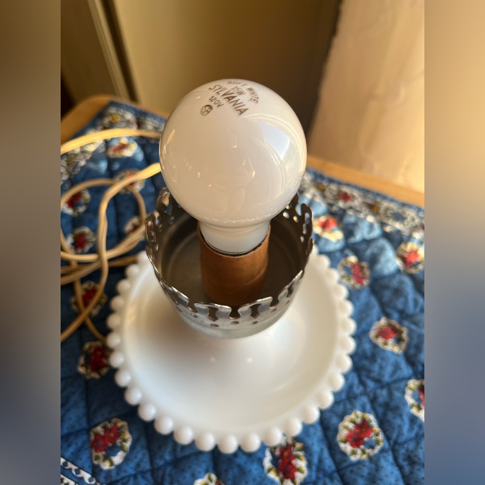 Hobnail Milk Glass 11" Lamp VTG Hurricane Electric Parlor Table Boudoir Works - Picture 6 of 12